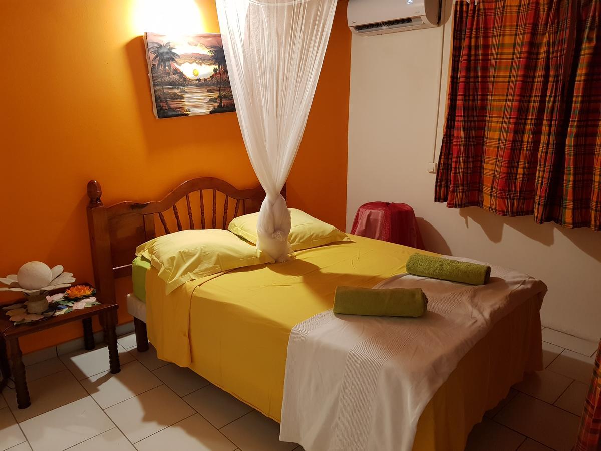 Bel Appartement - Proche Des Plages De Sainte Anne Kültér fotó